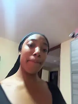 Snapshot of esmeralda-bk chatting on May 5, 2026, 8:12 pm esmeralda-bk online show from May 5, 2026, 8:12 pm