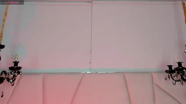 Aitana Hilton  online show from November 27, 2025, 12:05 pm