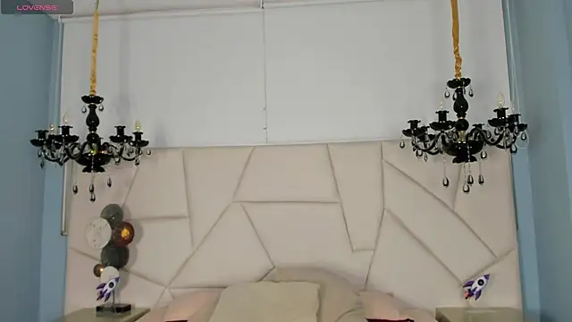 Aitana Hilton  online show from October 27, 2025, 11:44 am