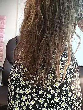 Snapshot of zahra_Jalid chatting on November 13, 2025, 10:57 pm zahra Jalid online show from November 13, 2025, 10:57 pm