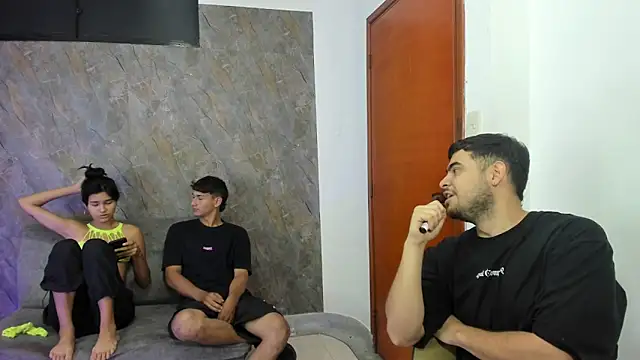 Snapshot of blueroom_party chatting on March 8, 2025, 12:41 pm blueroom party online show from March 8, 2025, 12:41 pm