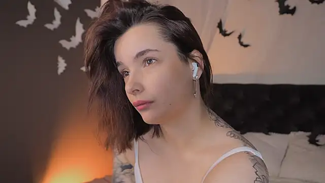 Snapshot of Bella_Alita chatting on October 28, 2025, 8:19 pm Bella Alita online show from October 28, 2025, 8:19 pm