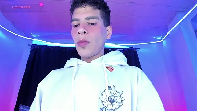 Ethan Boyy online show from April 10, 2026, 6:37 pm