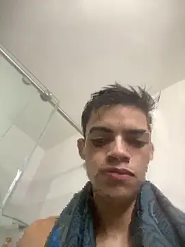 Latinos 2001 online show from June 30, 2026, 12:49 pm