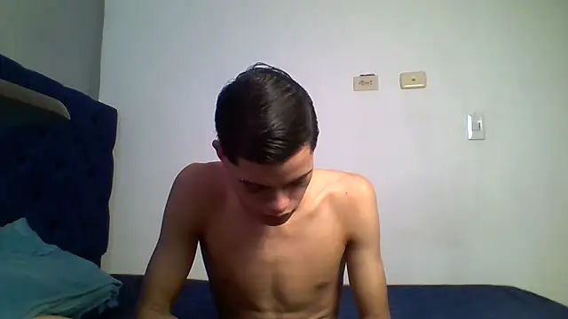 Latinos 2001 online show from July 8, 2026, 1:34 pm