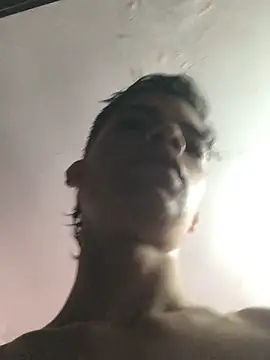 Snapshot of Latinos_2001 chatting on December 3, 2025, 1:21 pm Latinos 2001 online show from December 3, 2025, 1:21 pm