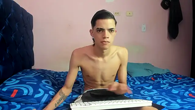 Latinos 2001 online show from March 19, 2026, 6:41 pm