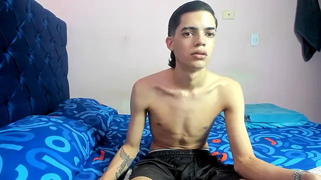 Latinos 2001 online show from February 3, 2026, 6:02 pm