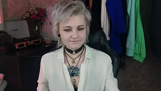 EvaBrownie online show from February 11, 2025, 8:15 am