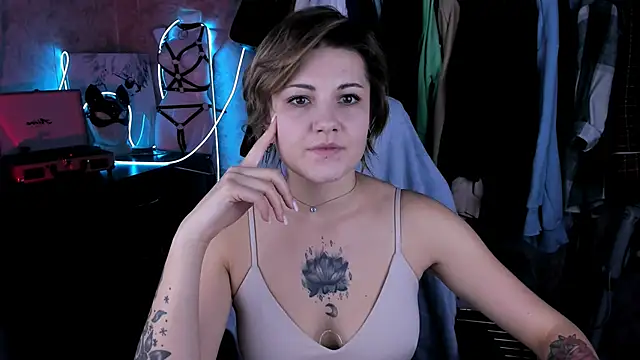 EvaBrownie online show from October 16, 2025, 4:37 pm