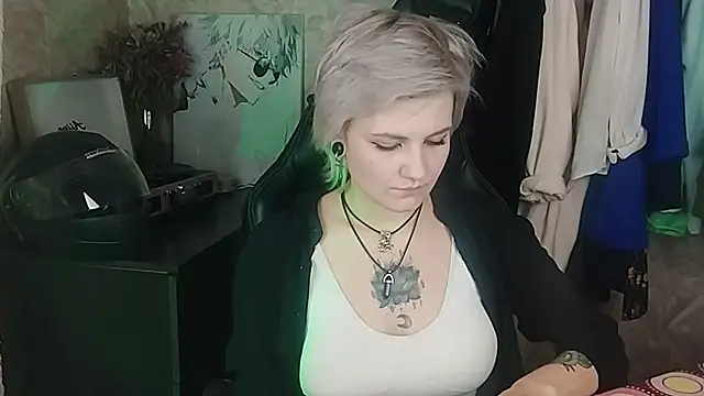 EvaBrownie online show from February 27, 2025, 2:21 pm