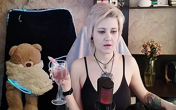 EvaBrownie online show from March 16, 2025, 8:10 am