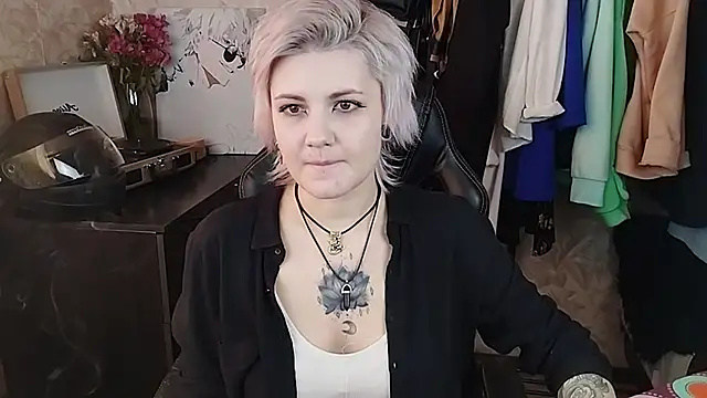 EvaBrownie online show from February 22, 2025, 10:29 am