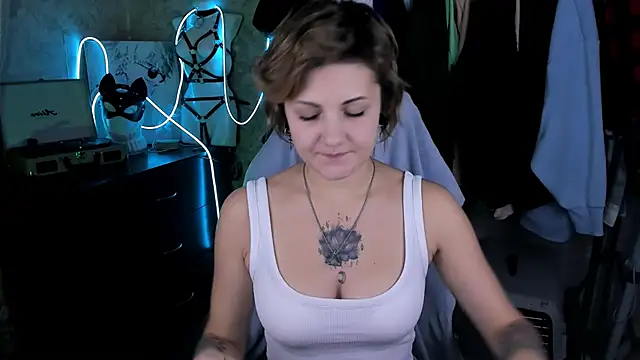 EvaBrownie online show from October 21, 2025, 2:49 pm