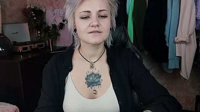 EvaBrownie online show from January 31, 2025, 12:29 pm