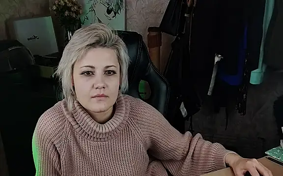 EvaBrownie online show from March 12, 2025, 9:34 am