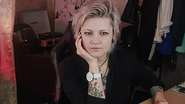 EvaBrownie online show from March 9, 2025, 11:47 am