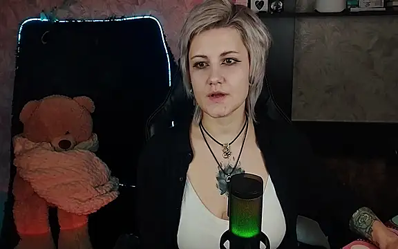 EvaBrownie online show from March 15, 2025, 1:07 pm