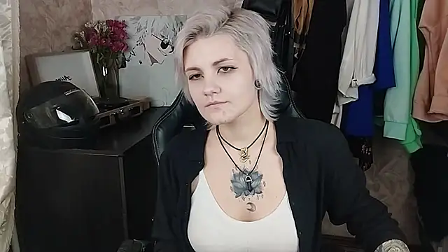 EvaBrownie online show from February 22, 2025, 1:35 pm