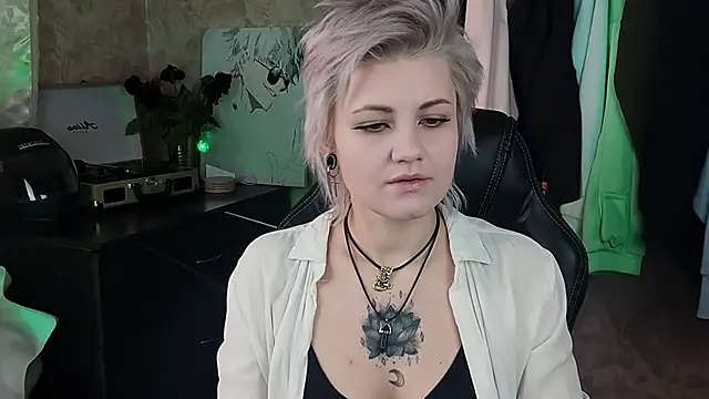 EvaBrownie online show from February 4, 2025, 8:35 am