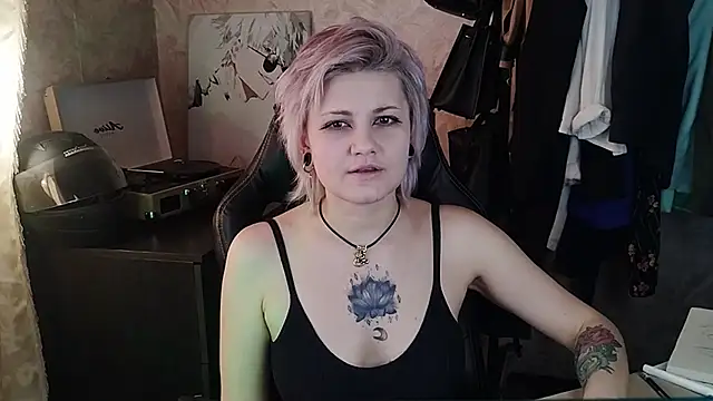 EvaBrownie online show from March 8, 2025, 11:27 am