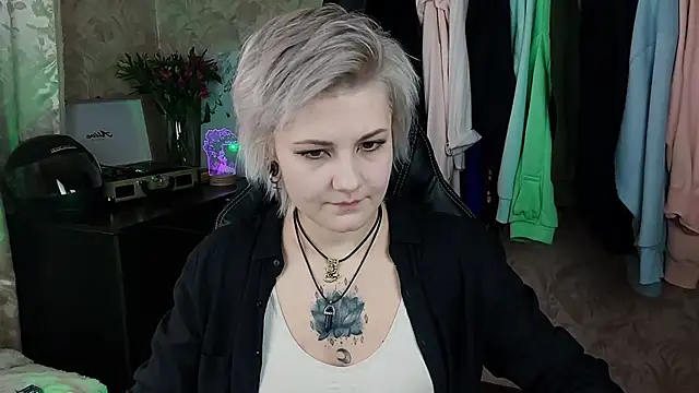 EvaBrownie online show from February 5, 2025, 9:57 am