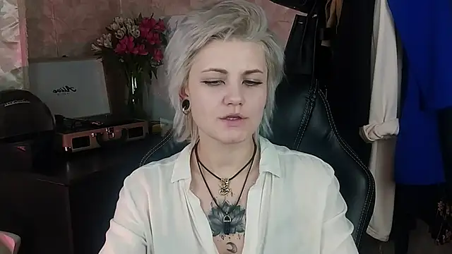 EvaBrownie online show from February 11, 2025, 11:53 am