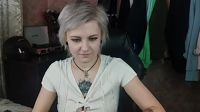 EvaBrownie online show from February 2, 2025, 12:35 pm