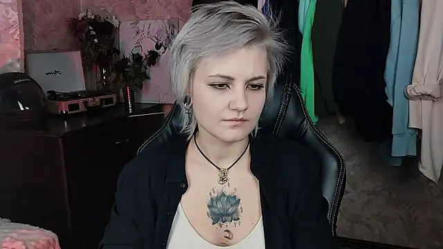 EvaBrownie online show from January 31, 2025, 3:33 pm