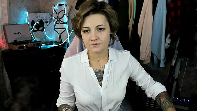 EvaBrownie online show from September 12, 2025, 12:38 pm