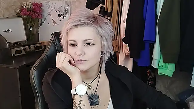 EvaBrownie online show from February 19, 2025, 10:34 am