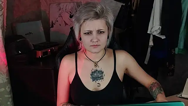 EvaBrownie online show from March 8, 2025, 2:40 pm