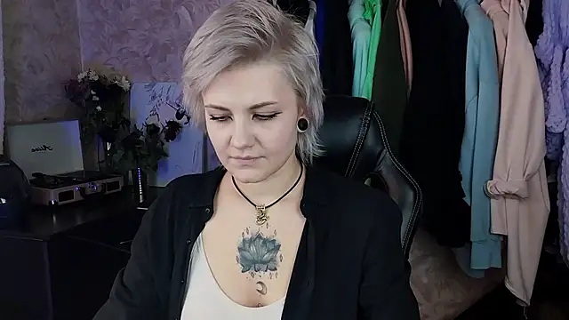 EvaBrownie online show from January 31, 2025, 9:27 am