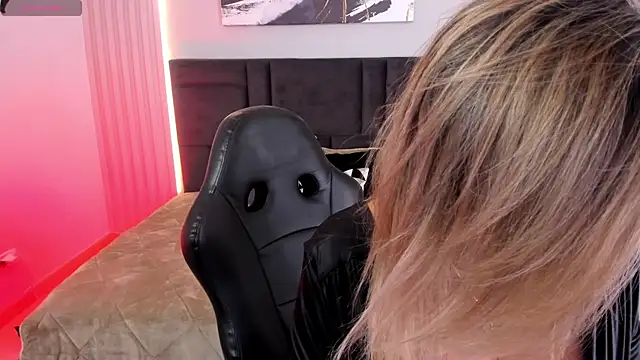 AtheneaRusell online show from January 9, 2026, 8:27 pm