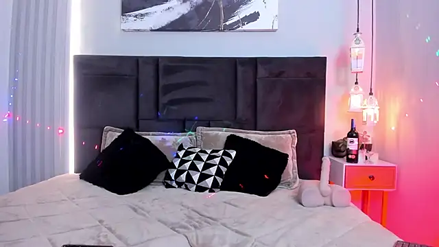 Snapshot of AtheneaRusell chatting on November 12, 2025, 9:18 pm AtheneaRusell online show from November 12, 2025, 9:18 pm