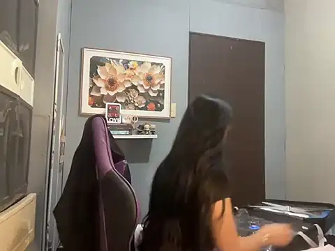 Snapshot of SophiaCourthaway chatting on November 18, 2025, 5:49 pm SophiaCourthaway online show from November 18, 2025, 5:49 pm