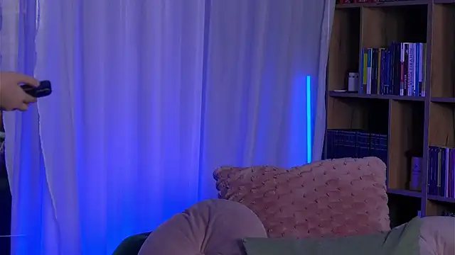 Snapshot of SarahPeach8 chatting on March 7, 2026, 7:37 am SarahPeach8 online show from March 7, 2026, 7:37 am