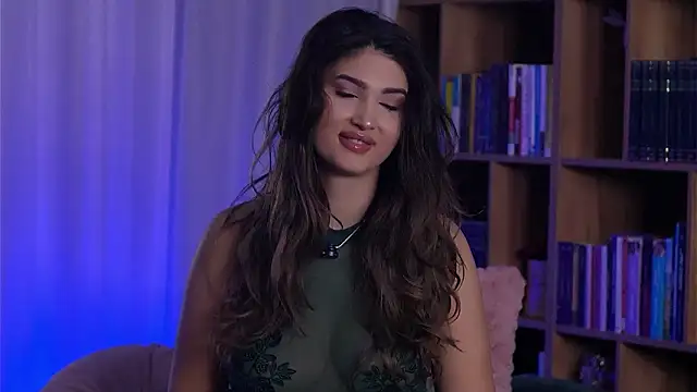 Snapshot of SarahPeach8 chatting on March 14, 2026, 9:15 am SarahPeach8 online show from March 14, 2026, 9:15 am