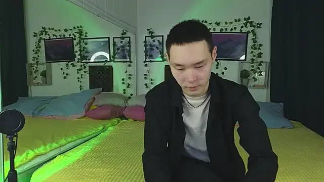 Snapshot of M_Jasper chatting on February 10, 2025, 6:24 pm M Jasper online show from February 10, 2025, 6:24 pm