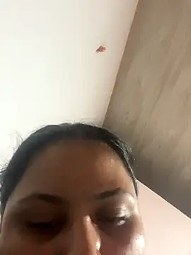 Snapshot of janna_lopez_ chatting on November 28, 2025, 12:22 am janna lopez online show from November 28, 2025, 12:22 am