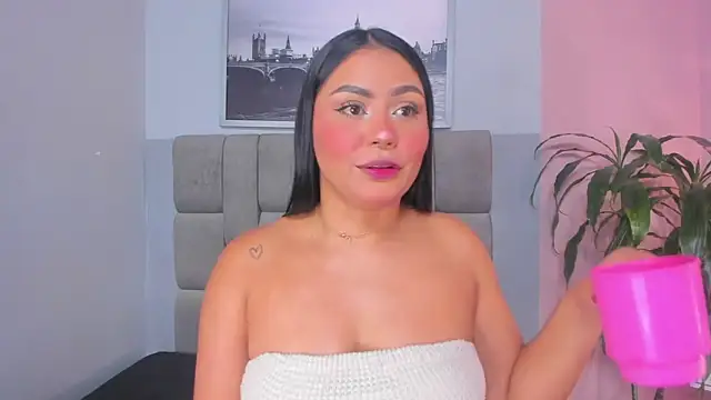 janna lopez  online show from December 17, 2025, 12:10 pm