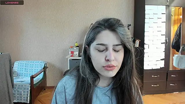 Snapshot of _Roselina_ chatting on May 3, 2026, 10:53 am Roselina online show from May 3, 2026, 10:53 am
