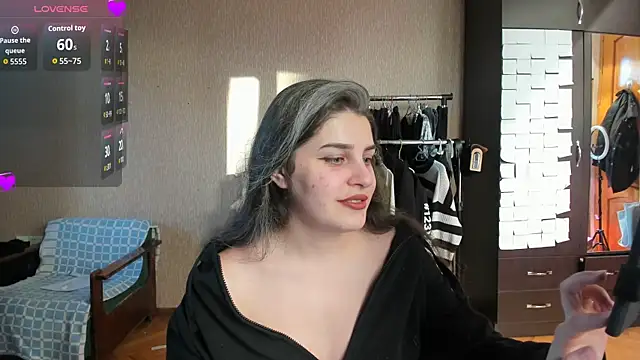 Snapshot of _Roselina_ chatting on May 9, 2026, 3:04 pm Roselina online show from May 9, 2026, 3:04 pm