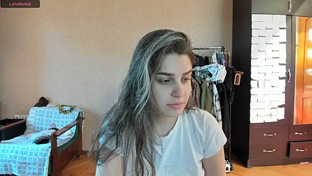 Snapshot of _Roselina_ chatting on May 20, 2026, 8:22 am Roselina online show from May 20, 2026, 8:22 am