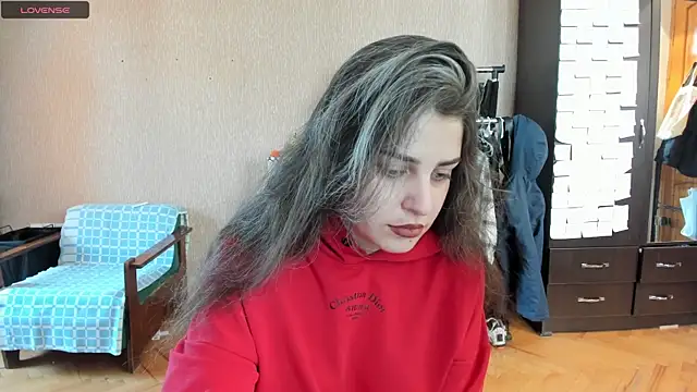 Snapshot of _Roselina_ chatting on April 30, 2026, 9:05 am Roselina online show from April 30, 2026, 9:05 am