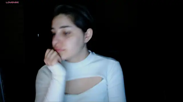 Snapshot of _Roselina_ chatting on April 17, 2026, 7:17 pm Roselina online show from April 17, 2026, 7:17 pm