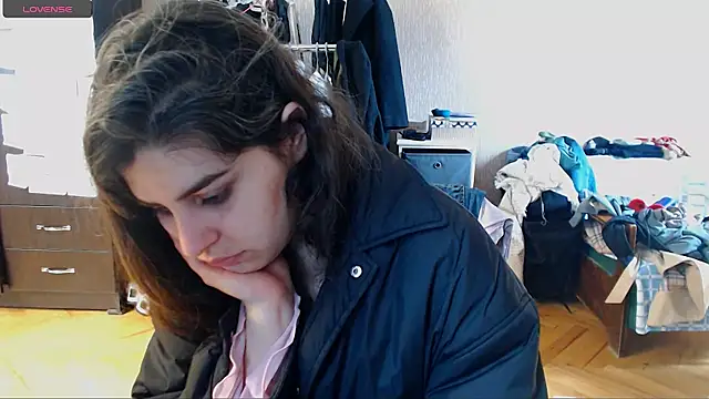 Snapshot of _Roselina_ chatting on April 9, 2026, 8:20 am Roselina online show from April 9, 2026, 8:20 am