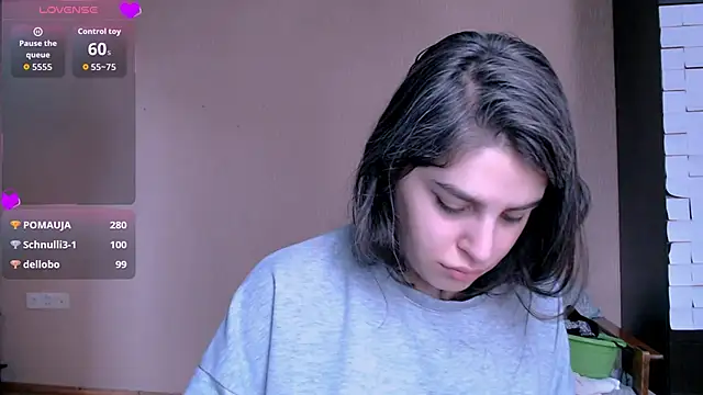 Snapshot of _Roselina_ chatting on November 4, 2025, 7:23 am Roselina online show from November 4, 2025, 7:23 am