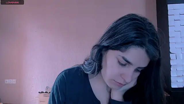 Snapshot of _Roselina_ chatting on November 26, 2025, 6:35 am Roselina online show from November 26, 2025, 6:35 am