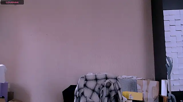 Snapshot of _Roselina_ chatting on December 4, 2025, 7:29 am Roselina online show from December 4, 2025, 7:29 am